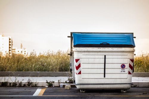 Commercial waste removal service in Turnham Green